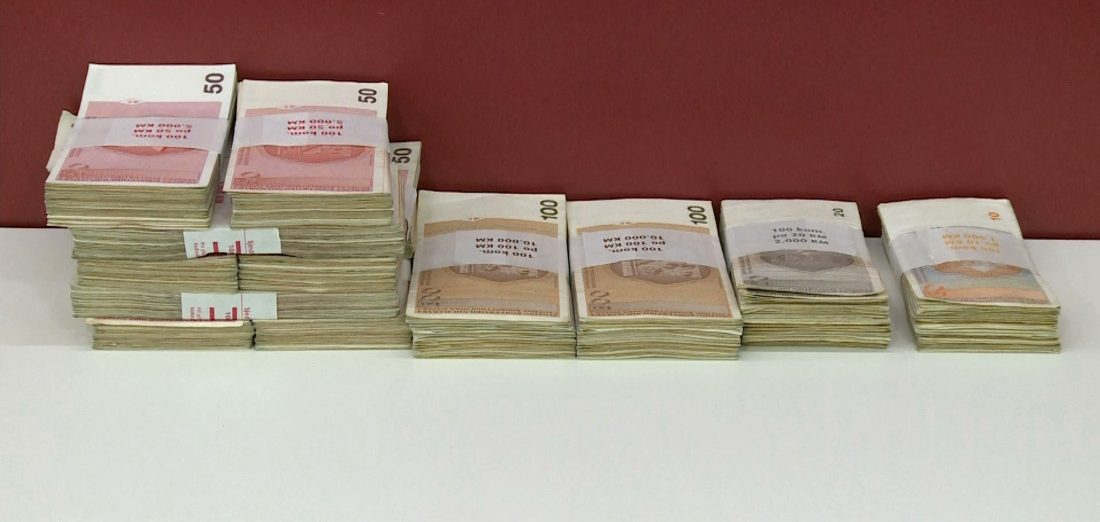 U julu prosječna neto plata u FBiH 1.628 KM, bruto plata 2.540 KM