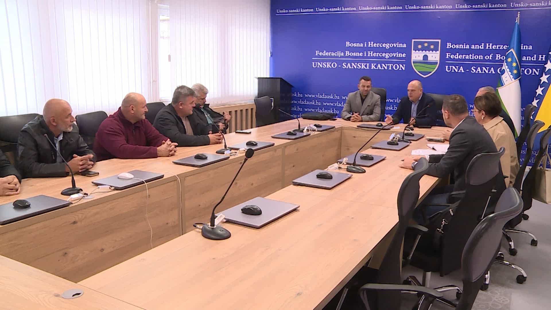 Održan sastanak s poljoprivrednicima: Vlada USK najavila strateške mjere za razvoj proizvodnje mlijeka i mesa