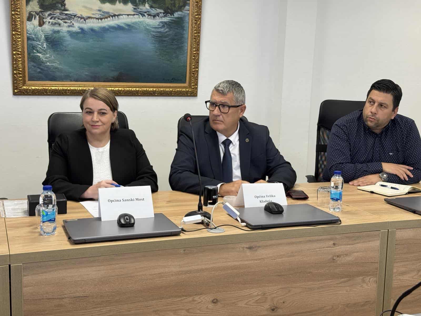 36.000 KM za “Kladušku zimu”: Novi ugovor donosi klizalište u grad