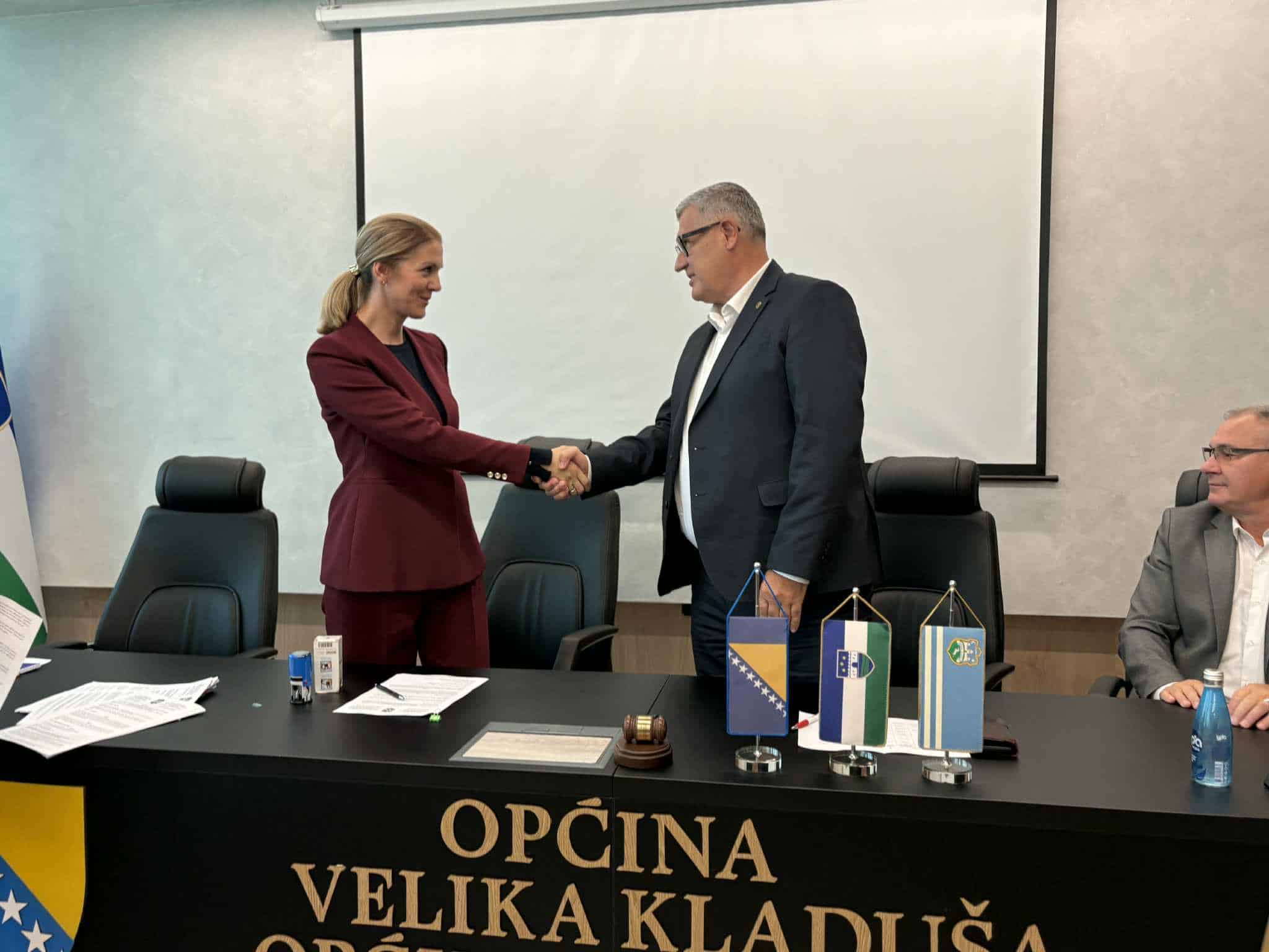 Potpisani ugovori za modernizaciju puteva u Općini Velika Kladuša
