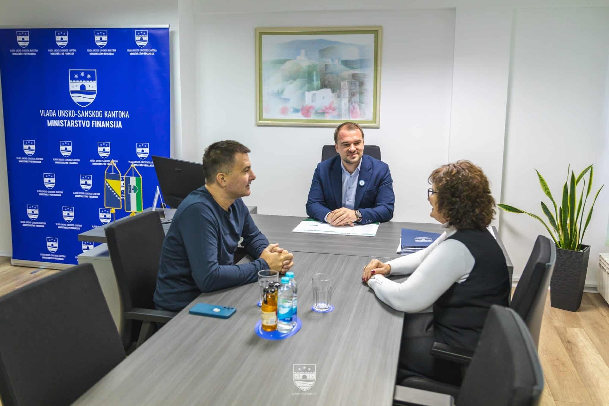 Ministru finansija USK Danku Jakšiću uručena zahvalnica za podršku Udruženju djece i omladine oboljele od dijabetesa