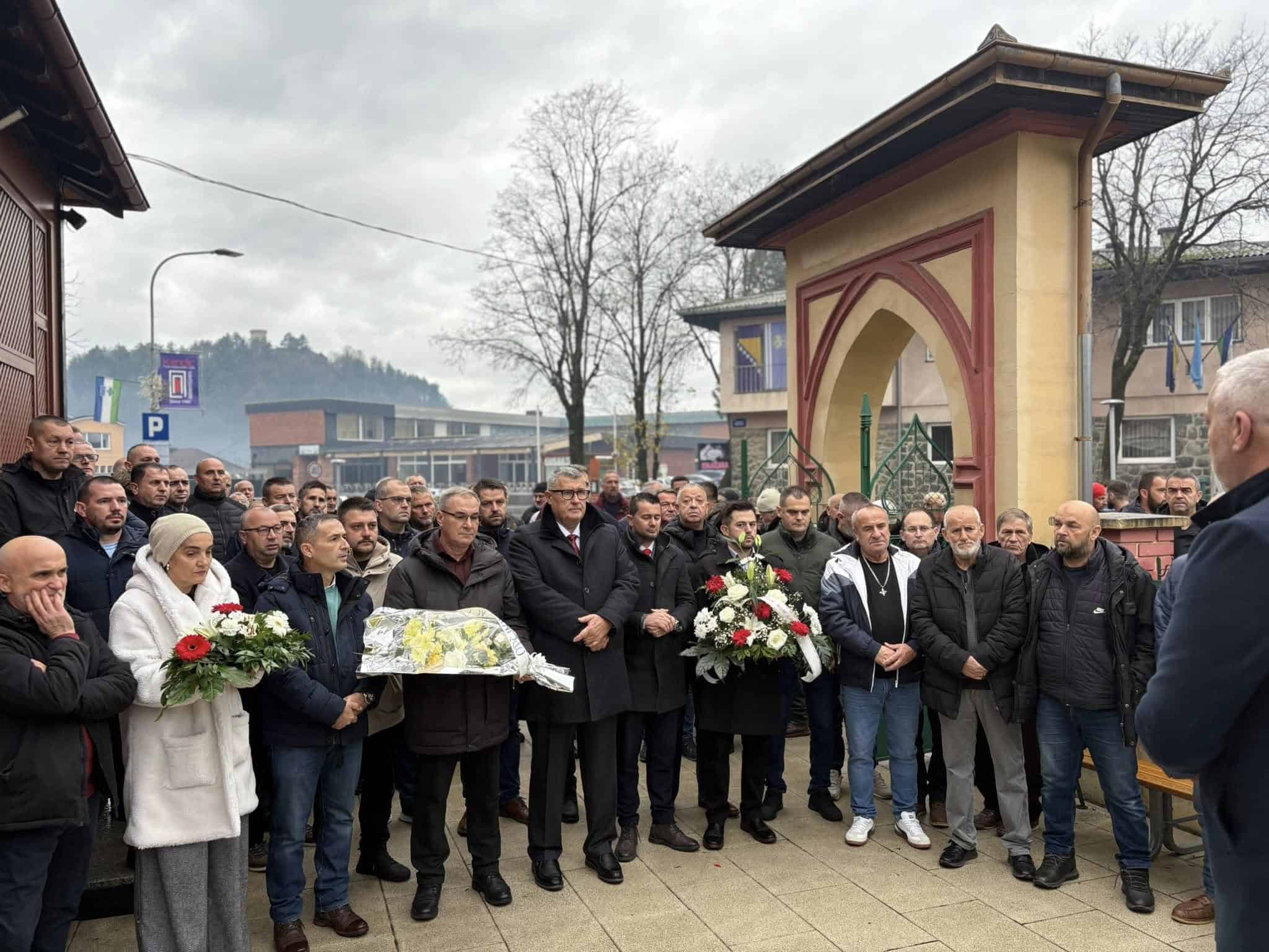 Velika Kladuša odala počast braniteljima i državi Bosni i Hercegovini