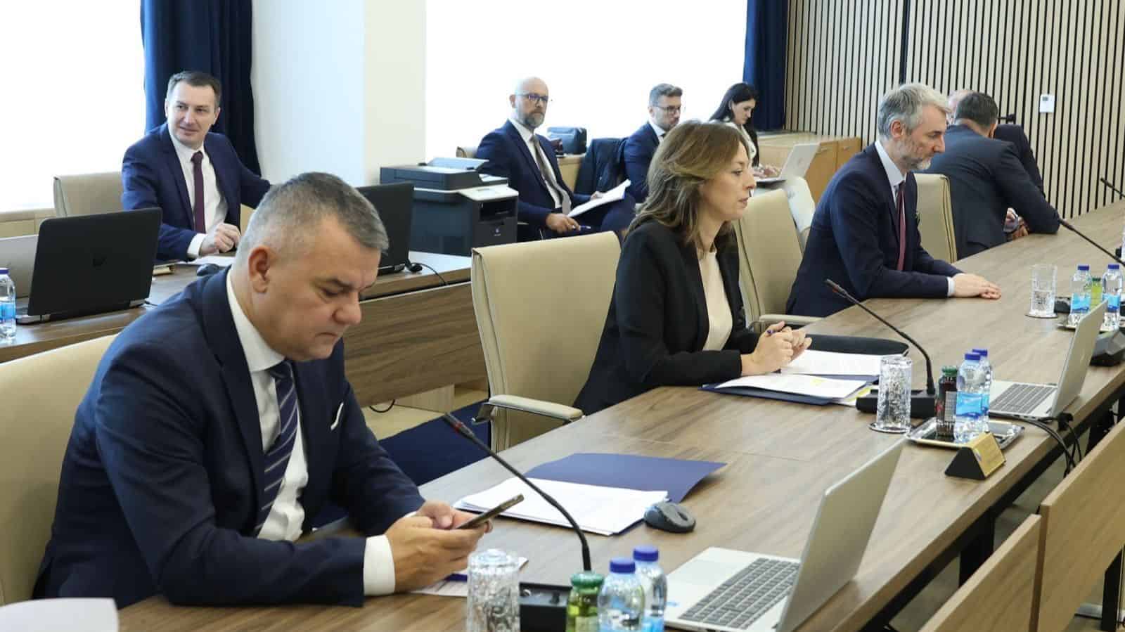 Vijeće ministara usvojilo nacrt budžeta, zaposlenicima u institucijama BiH planirano po 1.000 KM pomoći