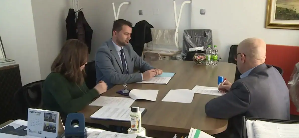 Potpisan ugovor za unapređenje školskog objekta OŠ “25. novembar”
