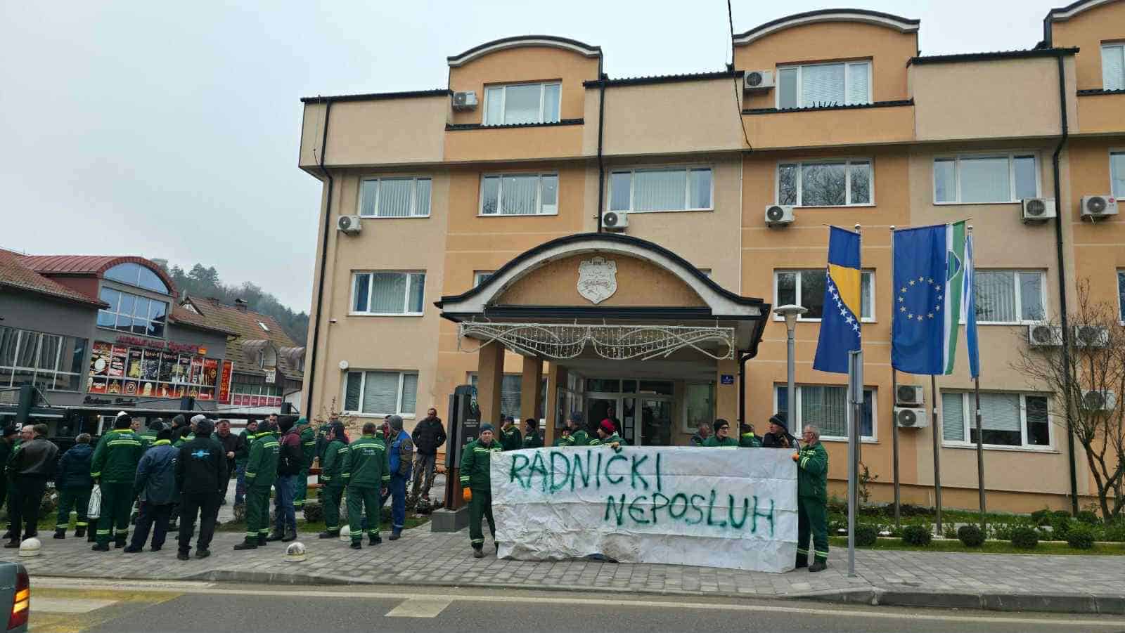 Radnički neposluh u JKUP „Komunalije“: Zbog neisplaćenih plata obustavljene komunalne usluge u Velikoj Kladuši