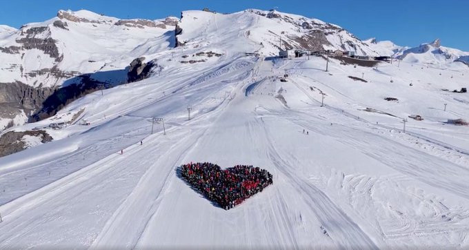 Skijaši formirali srce na padini u sjećanje na žrtve požara u Crans-Montani