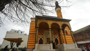 Najstarija tuzlanska, Behram-begova džamija dočekala prvi ramazan u novom ruhu