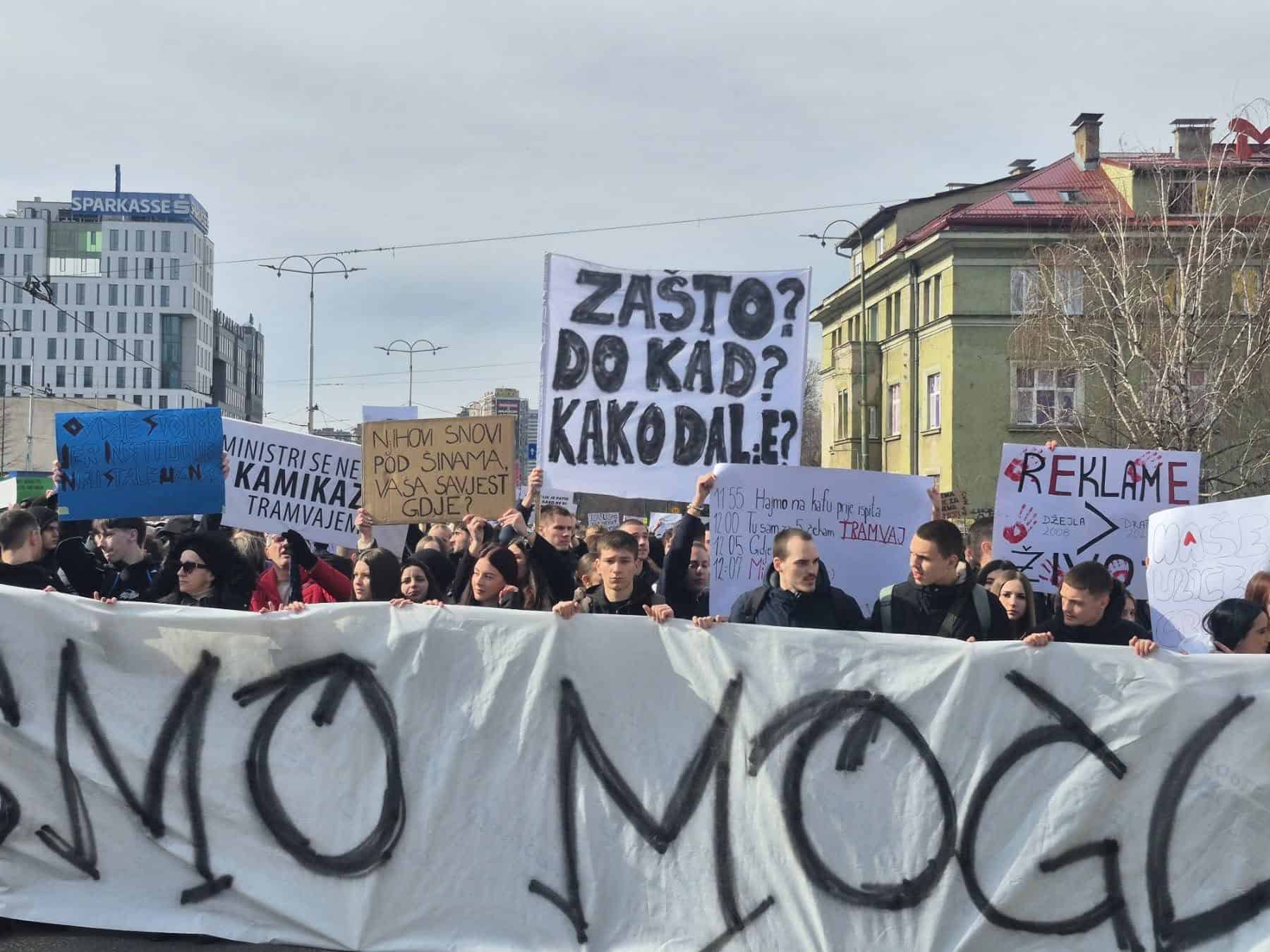 U Sarajevu i za danas najavljeni protesti, okupljanje ponovo ispred Zemaljskog muzeja
