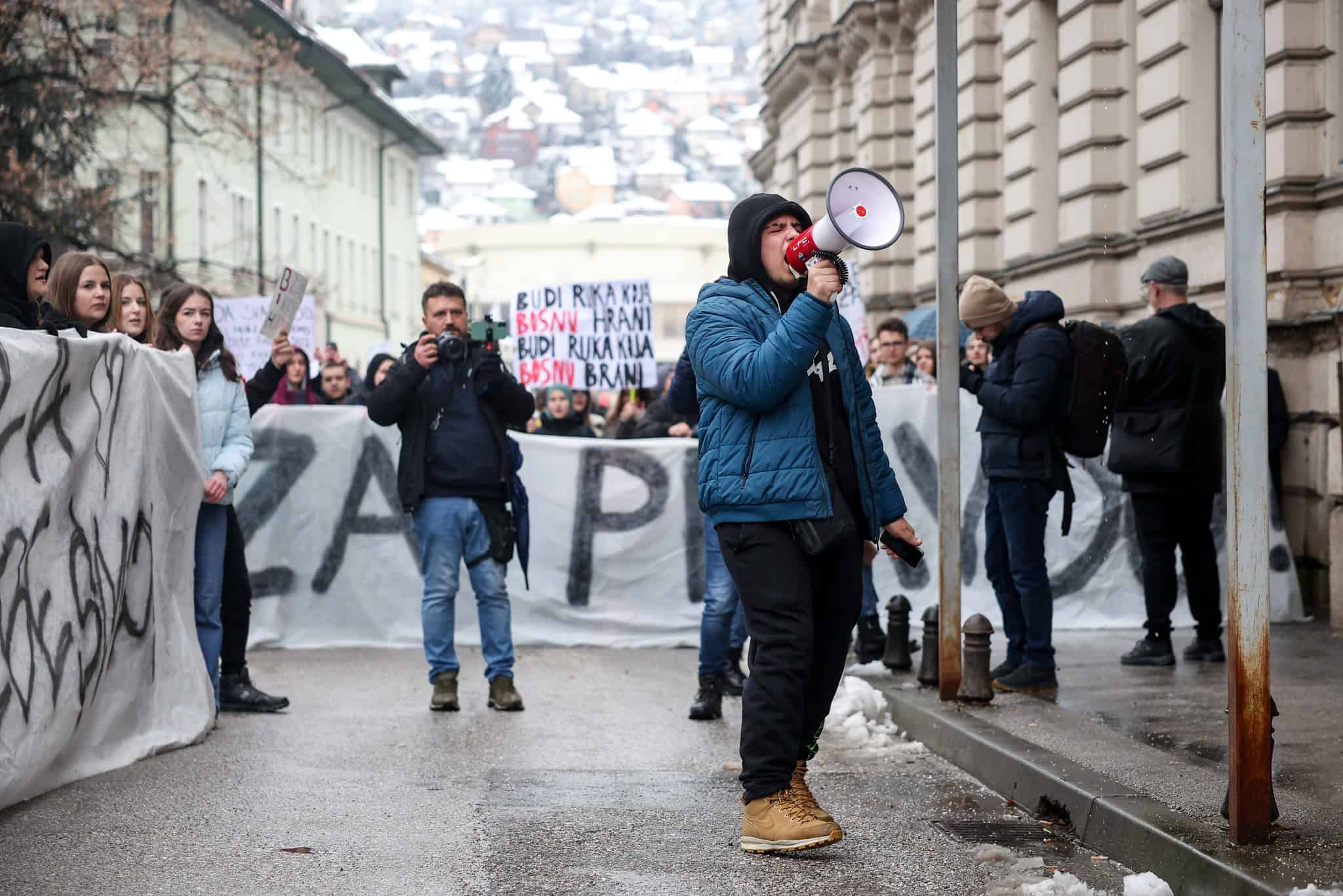 U Sarajevu se nastavljaju protesti građana, organizatori pozivaju na Plenum i definisanje zahtjeva prema vlastima