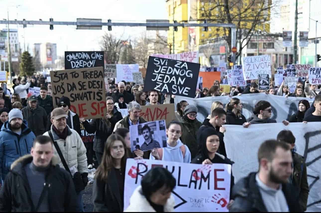 Završeni protesti u Sarajevu: Mladi iznijeli nove zahtjeve za vlast i najavili veliki skup u subotu