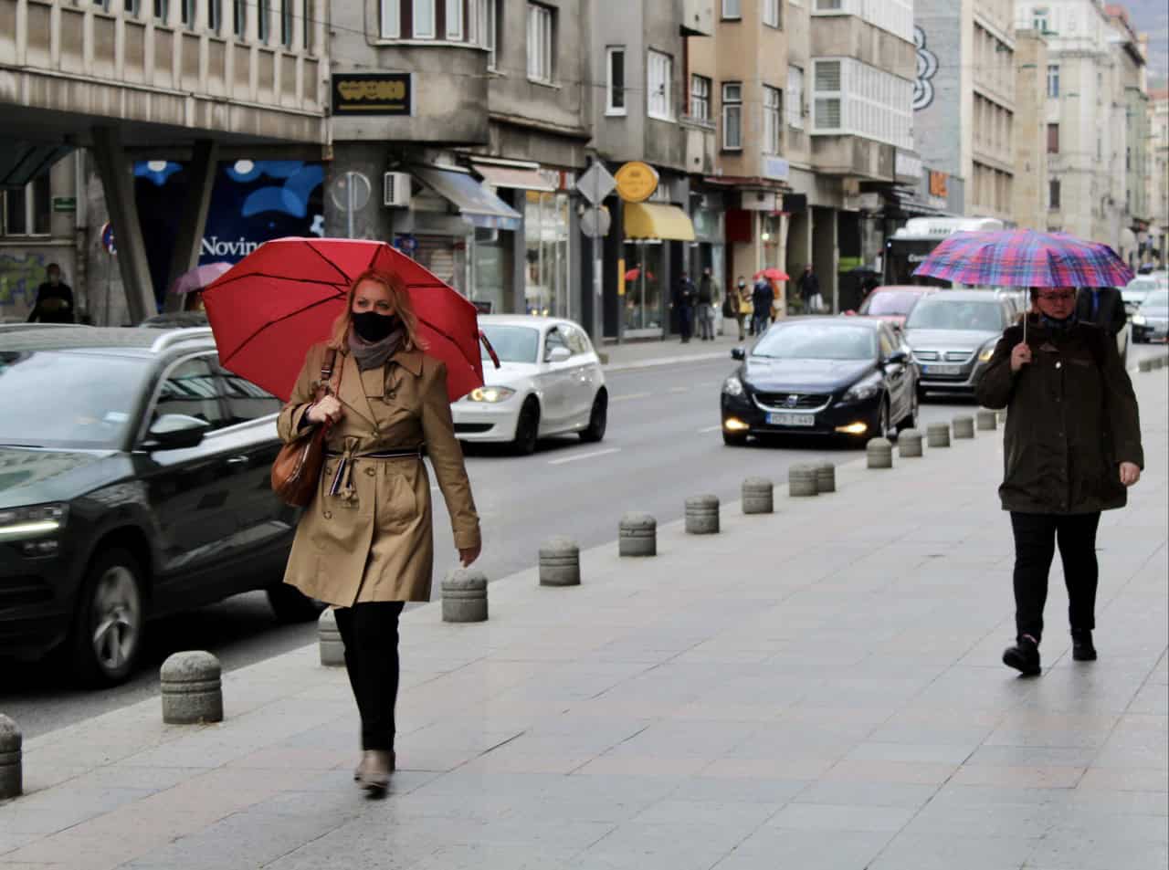 Vrijeme u BiH: Pretežno oblačno s kišom, na planinama snijeg
