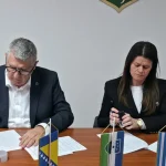 Potpisani ugovori za izgradnju puteva u MZ Podzvizd i MZ Polje