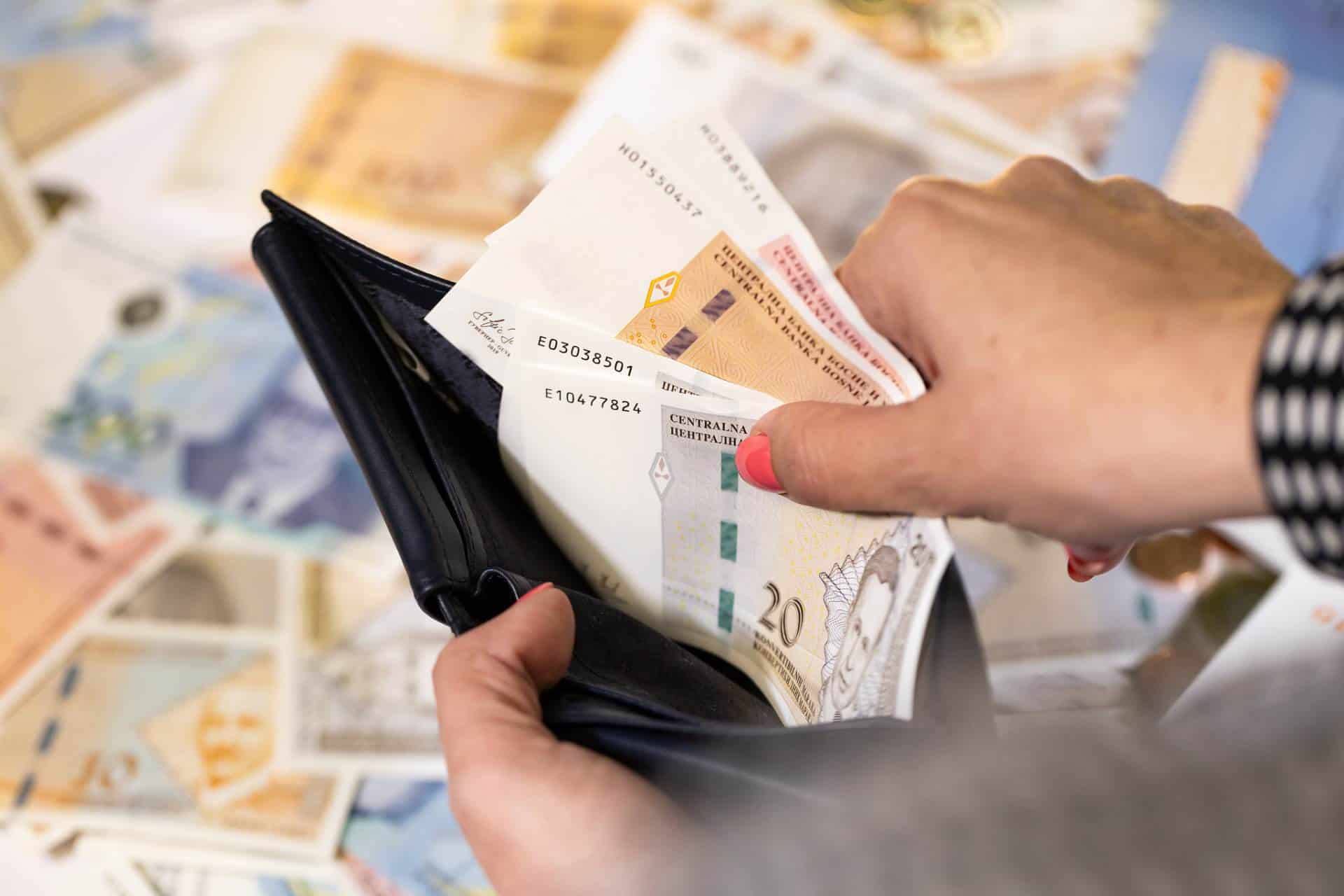 Najveća mjesečna plata u FBiH iznosila je 615.062 KM, isplaćena je u djelatnosti proizvodnje