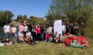 Akcija čišćenja Une okupila učenike, institucije i lokalnu zajednicu