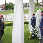 Delegacije položile cvijeće na mezar prvog predsjednika RBiH Alije Izetbegovića povodom 9. maja