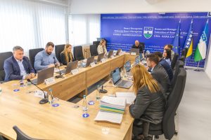 Vlada Unsko-sanskog kantona donijela niz odluka: Milionska ulaganja u privredu i obrazovanje