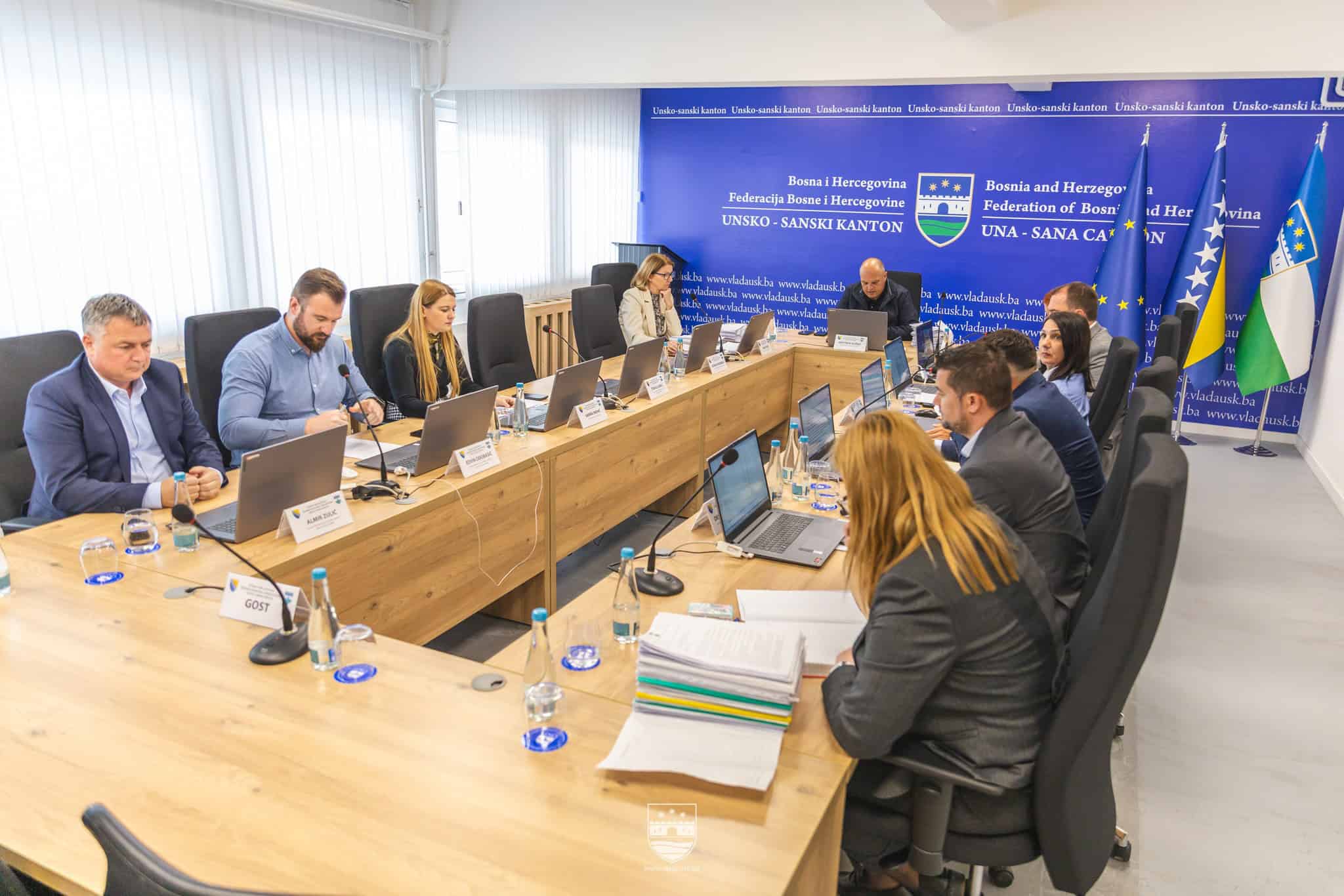 Vlada Unsko-sanskog kantona donijela niz odluka: Milionska ulaganja u privredu i obrazovanje