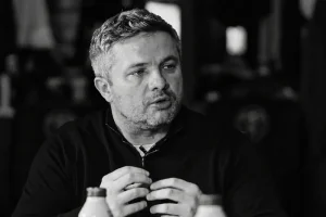 Preminuo Edin Avdić, legendarni novinar i komentator
