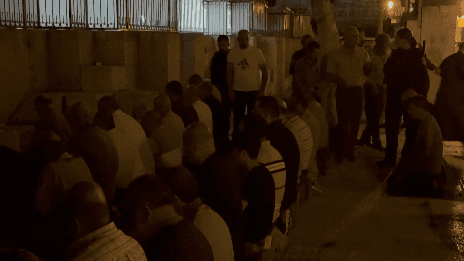 Izraelska policija zabranila Palestincima pristup u Al-Aqsi pa ih silom tjerala sa sabah-namaza