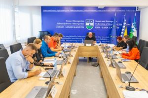 Važne odluke Vlade USK: Mijenja se Zakon o oružju, podrška za 172 nova biznisa i željeznička linija