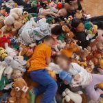 Igračke s oproštaja Edina Džeke stigle do mališana Doma za djecu Tuzla
