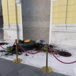 Nepoznate osobe devastirale nedavno restaurirani spomenik Vječna vatra u Sarajevu, slučaj prijavljen policiji