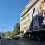 Spektakularan prizor u centru Sarajeva: Na zgradi Šipada osvanula ogromna slika Edina Džeke