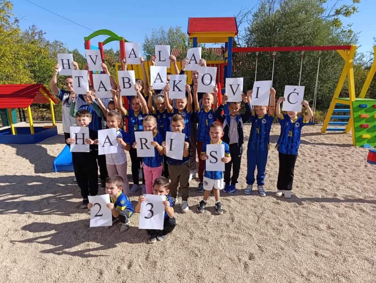 Haris Tabaković izdvojio 15.000 KM i djeci u Hercegovini izgradio igralište